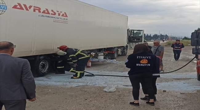 Amasya'da seyir halindeki tırın dorsesinde yangın sonucu hasar oluştu