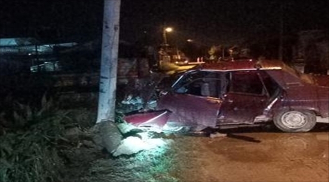 Aydın'da elektrik direğine çarpan otomobildeki 5 kişi yaralandı