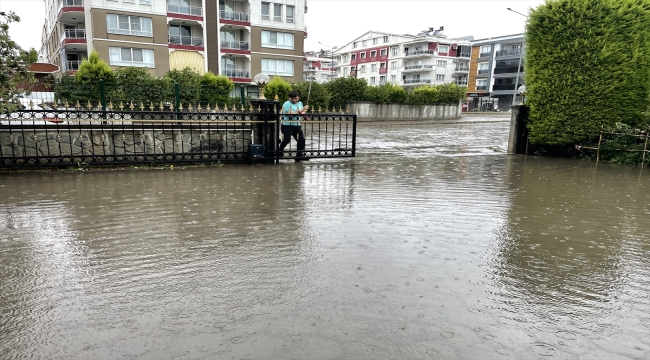 Aydın'da sağanak hayatı olumsuz etkiledi