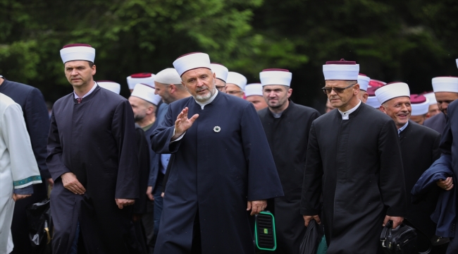 Bosna Hersek'teki 513'üncü Ayvaz Dede Şenlikleri binlerce kişinin kıldığı namazla sona erdi