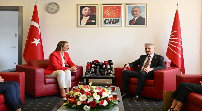 CHP Genel Merkezi'nde partiler arası bayramlaşma