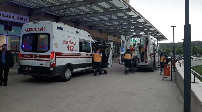 Çorum'da ehliyetsiz sürücünün neden olduğu trafik kazasında 7 kişi yaralandı