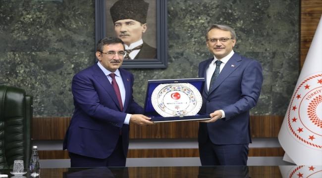 Cumhurbaşkanı Yardımcısı Cevdet Yılmaz, Bingöl Valiliğini ziyaret etti