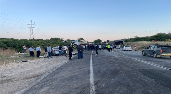 Gaziantep'teki trafik kazasında 3 kişi öldü, 5 kişi yaralandı