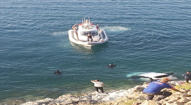 Gevaş'ta Van Gölü'ne uçan otomobildeki iki kişi öldü