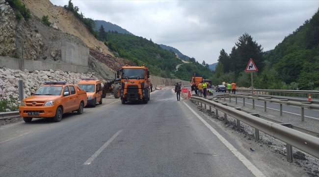 Ankara-Zonguldak yolundaki heyelan bölgesinde ulaşım kontrollü sağlanıyor