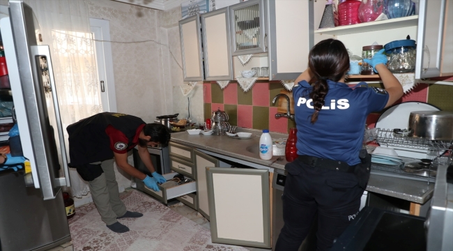 Mersin'de uyuşturucu satıcılarına yönelik şafak baskınında 21 zanlı yakalandı