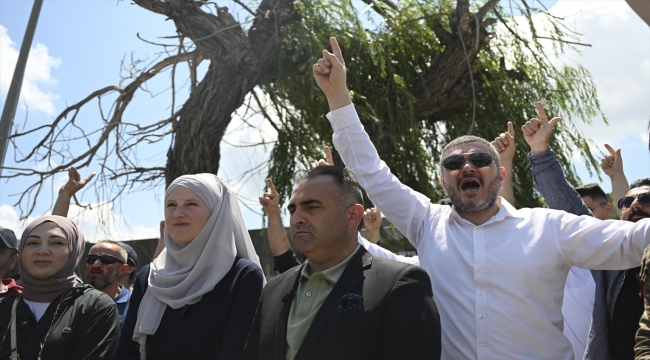 İBB'nin Feshane'de açtığı sergi protesto edildi