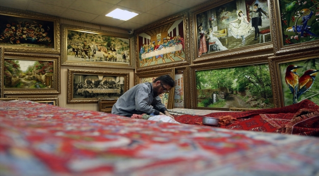  İranlı halı tamircileri, yıpranmış el dokuması halıları adeta "yeniden hayata döndürüyor"