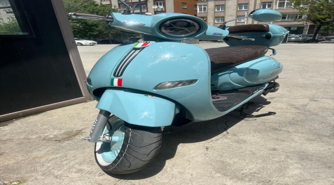 İstanbul'da motosikletiyle engelli asansörüne binen sürücüye ceza kesildi