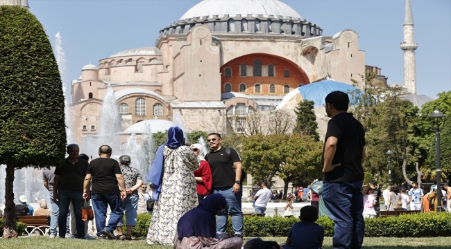 İstanbul'un tarihi ve turistik yerlerinde bayram yoğunluğu 