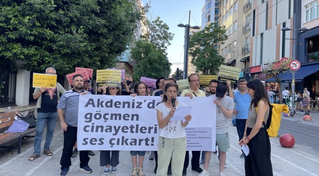 Kadıköy'de Akdeniz'deki düzensiz göçmen ölümlerine dikkati çeken eylem 