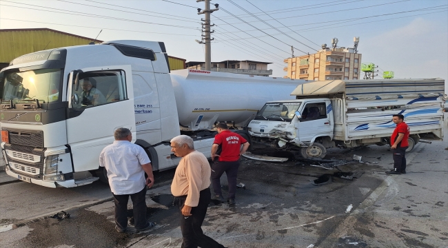 Mersin'de zincirleme trafik kazasında 11 kişi yaralandı