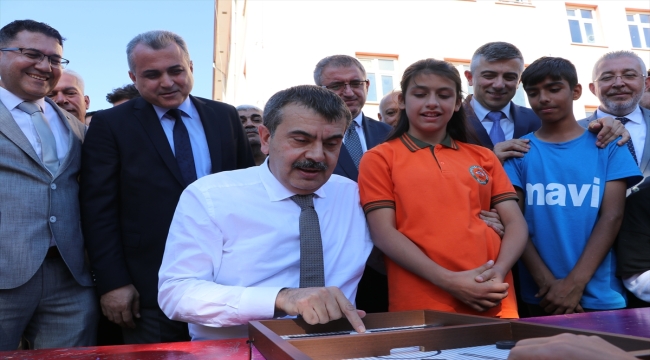 Milli Eğitim Bakanı Tekin, Gaziantep'te ziyaretlerde bulundu