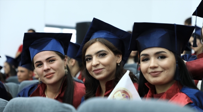 Özbekistan'daki SBÜ Sağlık Hizmetleri Meslek Yüksekokulu'nda mezuniyet töreni düzenlendi
