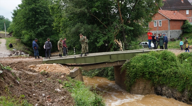 Sırbistan'daki selde köprünün yıkılacağını anlayan Sırp, Türk vatandaşlarını kurtardı