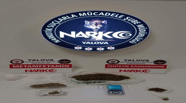 Yalova'da polisin "dur" ihtarına uymayıp otomobille kaçmak isteyen 2 kişi yakalandı