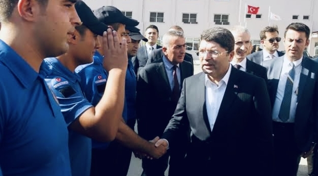 Adalet Bakanı Tunç, Türkoğlu Cezaevi'nde incelemelerde bulundu