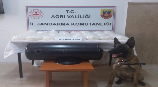 Ağrı'da otomobilin gaz tankında 32 kilo 60 gram uyuşturucu ele geçirildi