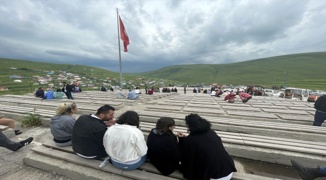 Ardahan'daki Atatürk silüeti bulutlu hava nedeniyle görülemedi
