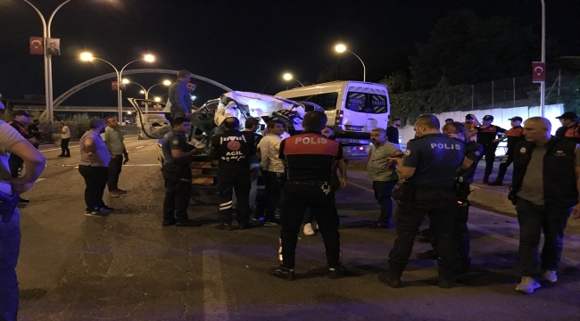 Diyarbakır'da 4 aracın karıştığı kazada 2'si ağır 5 kişi yaralandı