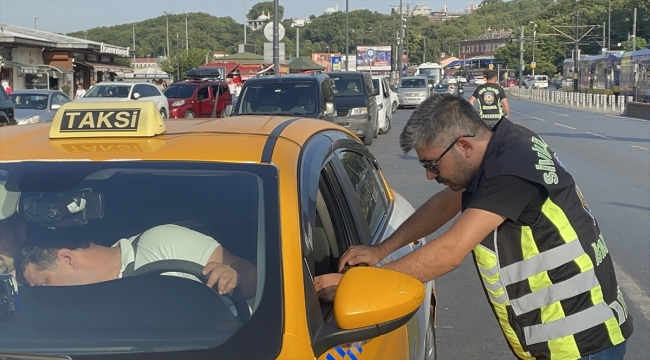Fatih'te uygulamadan kaçmaya çalışan taksici polisi alarma geçirdi