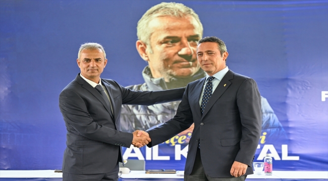 Fenerbahçe'de teknik direktör İsmail Kartal için imza töreni düzenlendi