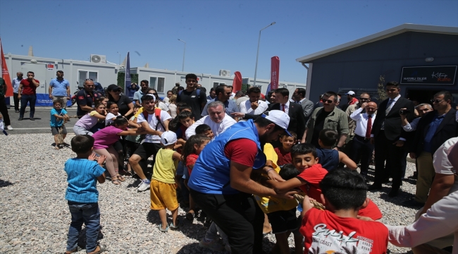 Gençlik ve Spor Bakanı Bak, Adıyaman'da konteyner kent ziyaretinde konuştu