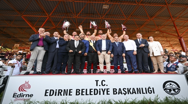 Gençlik ve Spor Bakanı Bak, Sarayiçi Er Meydanı'nda açıklamalarda bulundu: