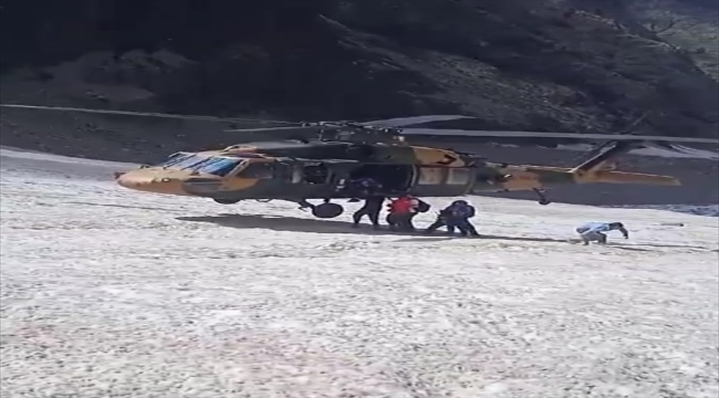 Hakkari'de Cilo buzullarında kaybolan öğretmenin de cansız bedenine ulaşıldı