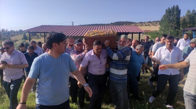 Hakkari'de Cilo buzullarında hayatını kaybeden kadın Kütahya'da toprağa verildi