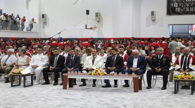 Hatay'da depremde hayatını kaybeden 45 öğrenci mezuniyet töreninde anıldı 