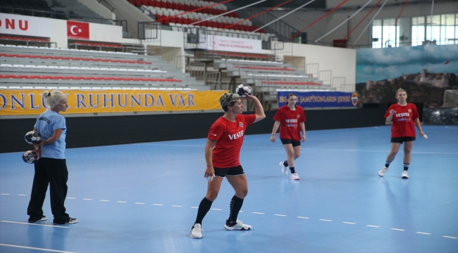 Hentbol Kadınlar Süper Ligi şampiyonu Kastamonu Belediyespor, yeni sezon hazırlıklarına başladı