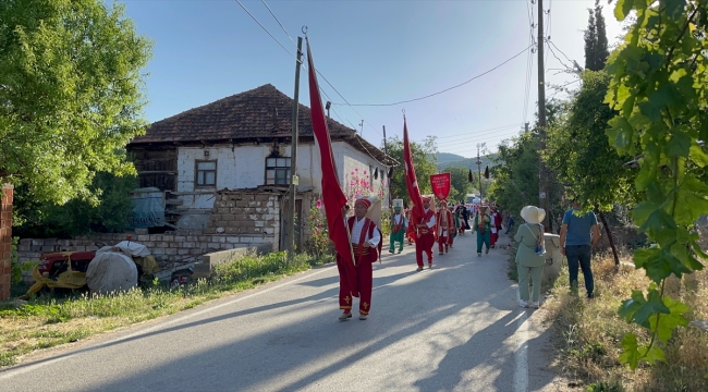 Isparta'nın lavanta kokulu köyünde 2. Lavanta Festivali başladı