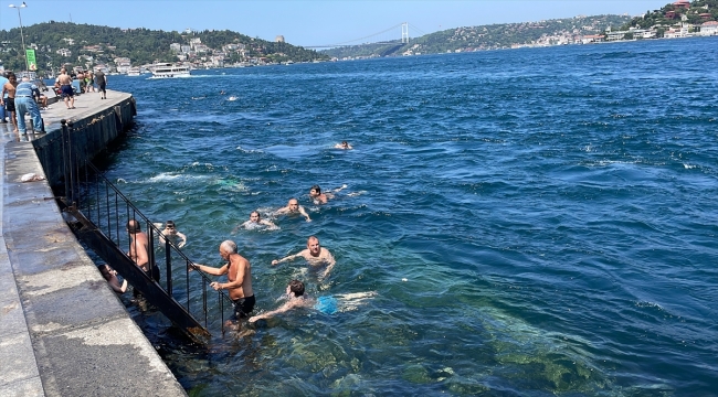 İstanbul'da serinlemek isteyenler sahil ve parkları tercih etti