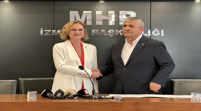 İzmir'de İYİ Partiden milletvekili adayı olan Arzu Yıldırım, MHP'ye geçti