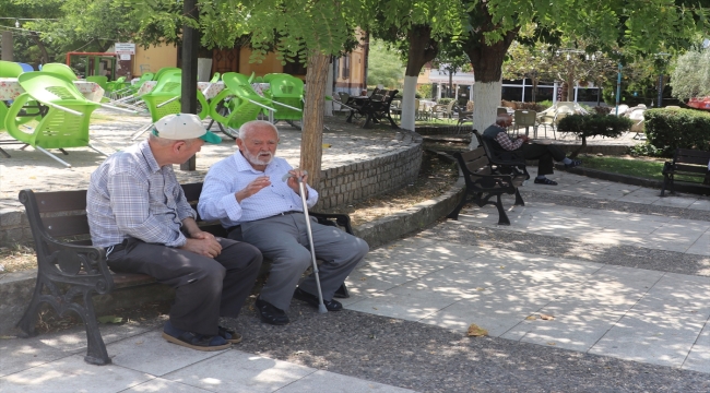 İzmir'de termometreler son 85 yıldaki en yüksek sıcaklığı gösterdi