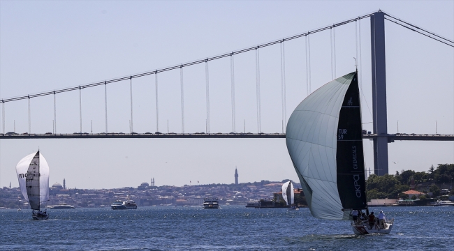 Kabotaj Bayramı'nda yelkenliler İstanbul Boğazı'nda yarıştı