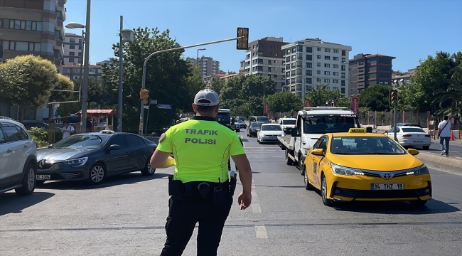 Kadıköy'de sivil trafik ekipleri minibüslerde denetim yaptı