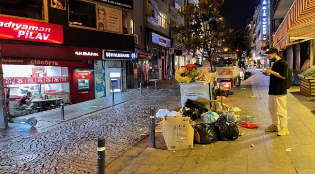 Kadıköy'de ve bazı metro istasyonlarında çöpler toplanmadı 