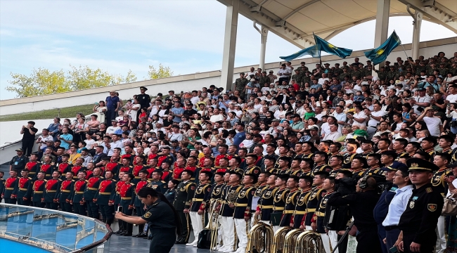Kazakistan'da ilk kez düzenlenen "Uluslararası Askeri Bandoların Festivali" başladı