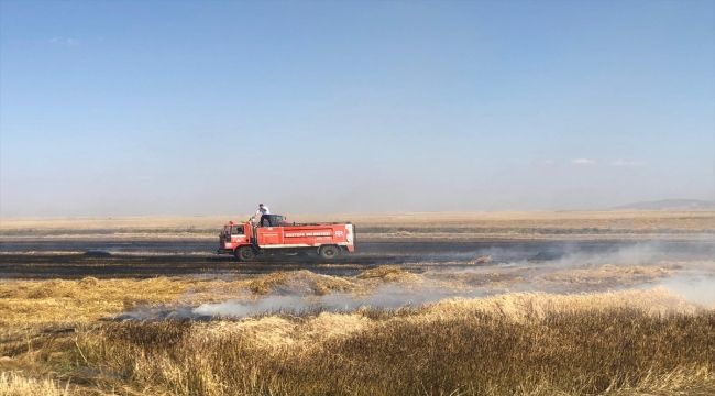 Kırşehir'de anız yangınına müdahale sırasında traktörü devrilen çiftçi öldü