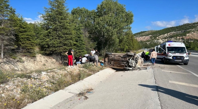 Konya'da devrilen otomobildeki 1 kişi öldü, 3 kişi yaralandı