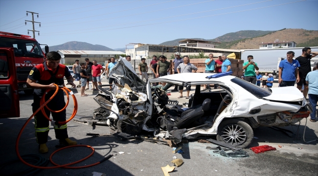 Muğla'da 4 otomobilin karıştığı kazada 1 kişi öldü, 5 kişi yaralandı