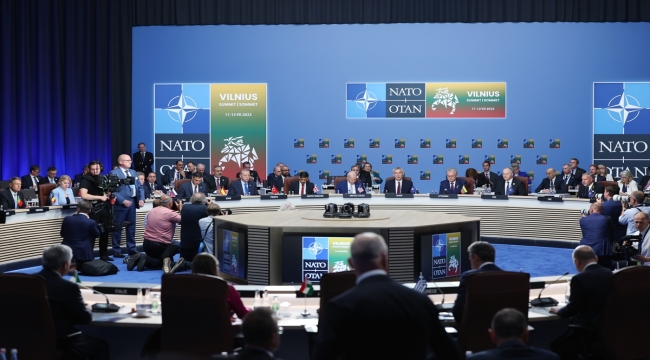 NATO liderleri zirve toplantısında bir araya geldi