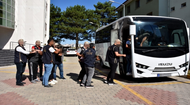 Nevşehir merkezli DEAŞ operasyonunda yakalanan 9 zanlıdan 7'si tutuklandı