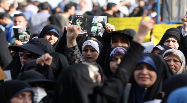 Tahran'da "başörtüsü zorunluluğuna" destek gösterisi düzenlendi
