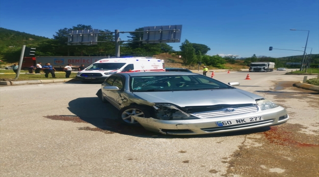 Tokat'ta iki otomobilin çarpıştığı kazada 4 kişi yaralandı 