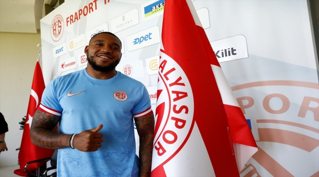 Antalyaspor, forvet oyuncusu Britt Assombalonga ile sözleşme imzaladı: