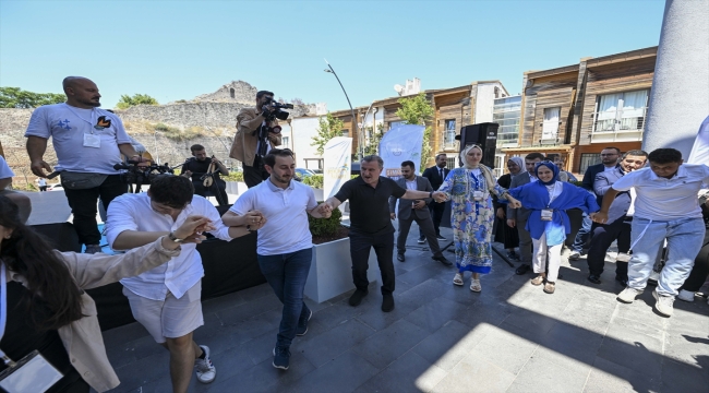 Bakan Bak, Fatih'te gençlerle bir araya geldi